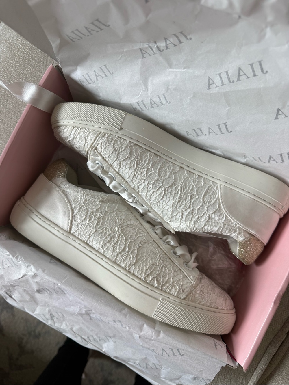 White Lace Low-Top Women's Sneakers -